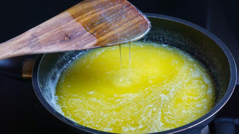 preparation-sauce-beurre-ail