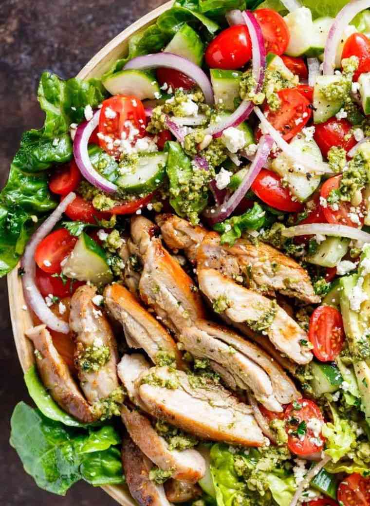 recette salade au poulet simple-sauce-pesto-avocat