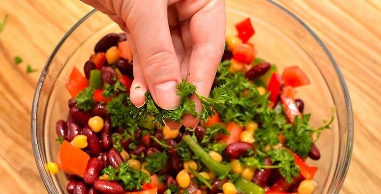 salade de haricots rouges poivron maïs recette vegan