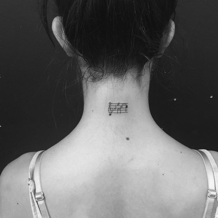 tatouage-cou-minimaliste-femme-note-musique