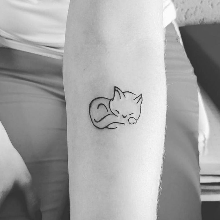 tatouage-disret-pour-femme-idee-chat