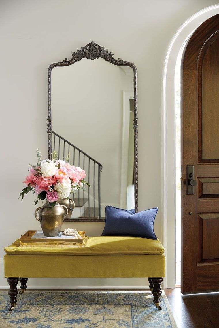 aménagement entrée maison meuble-capitonne-miroir-baroque