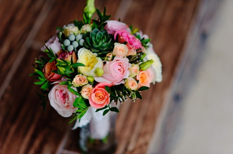 bouquet mariée roses-couleurs-deco-florale-mariage-2018