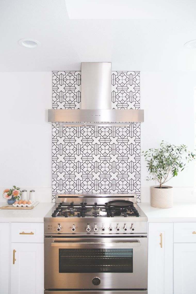 credence-cuisine-moderne-noir-et-blanc-mosaique-design