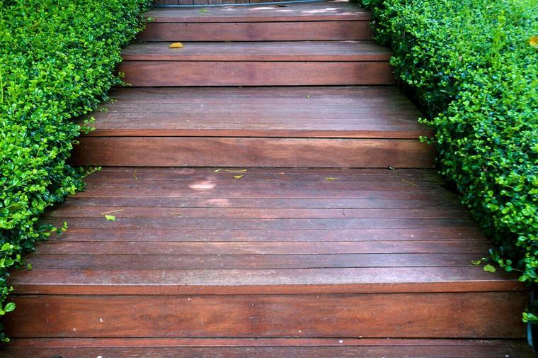 espace-bois-escalier-de-jardin