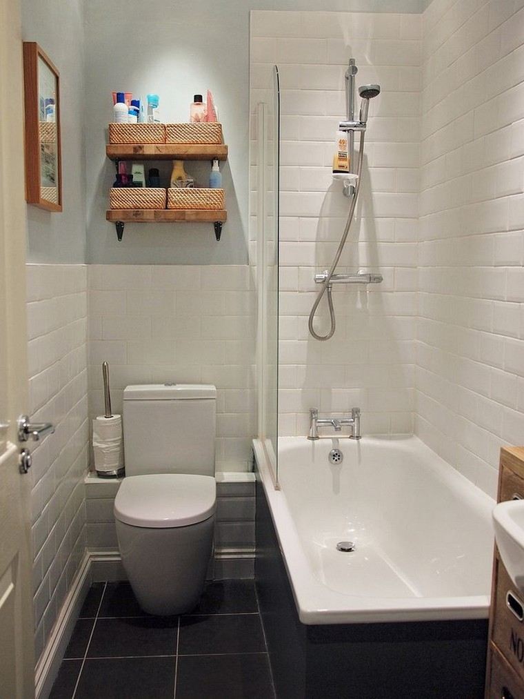 espace-petite-salle-de-bain-toilettes-idee-decoration