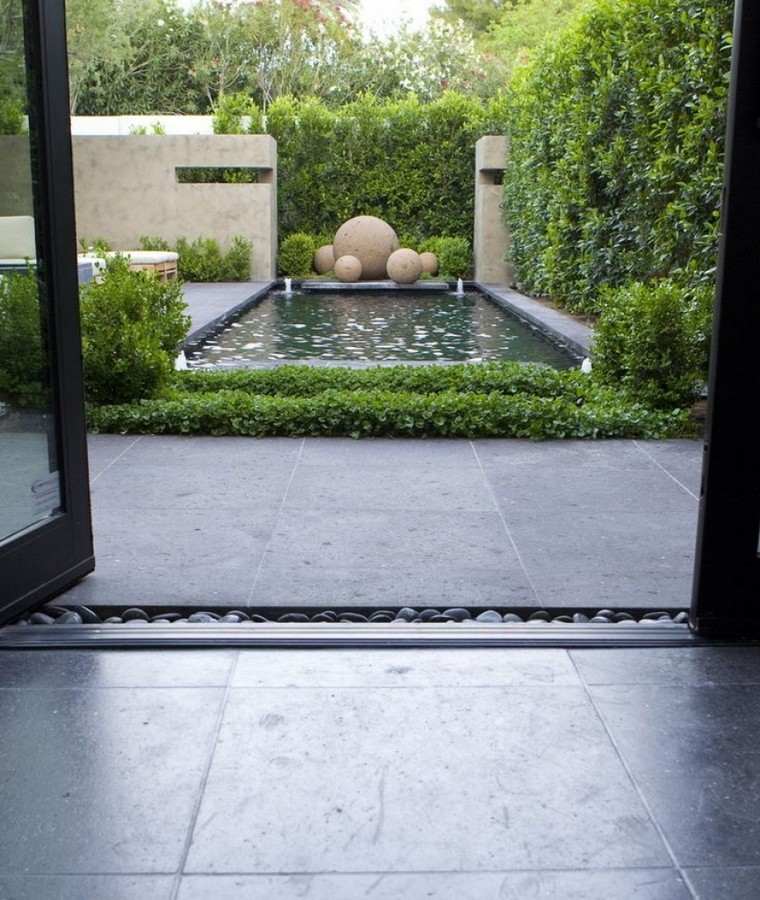 jardin minimaliste extérieur bassin