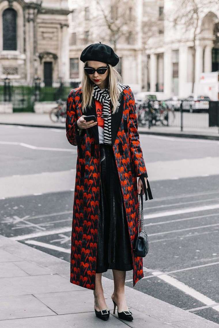 femme-manteau-long-look-beret-porter