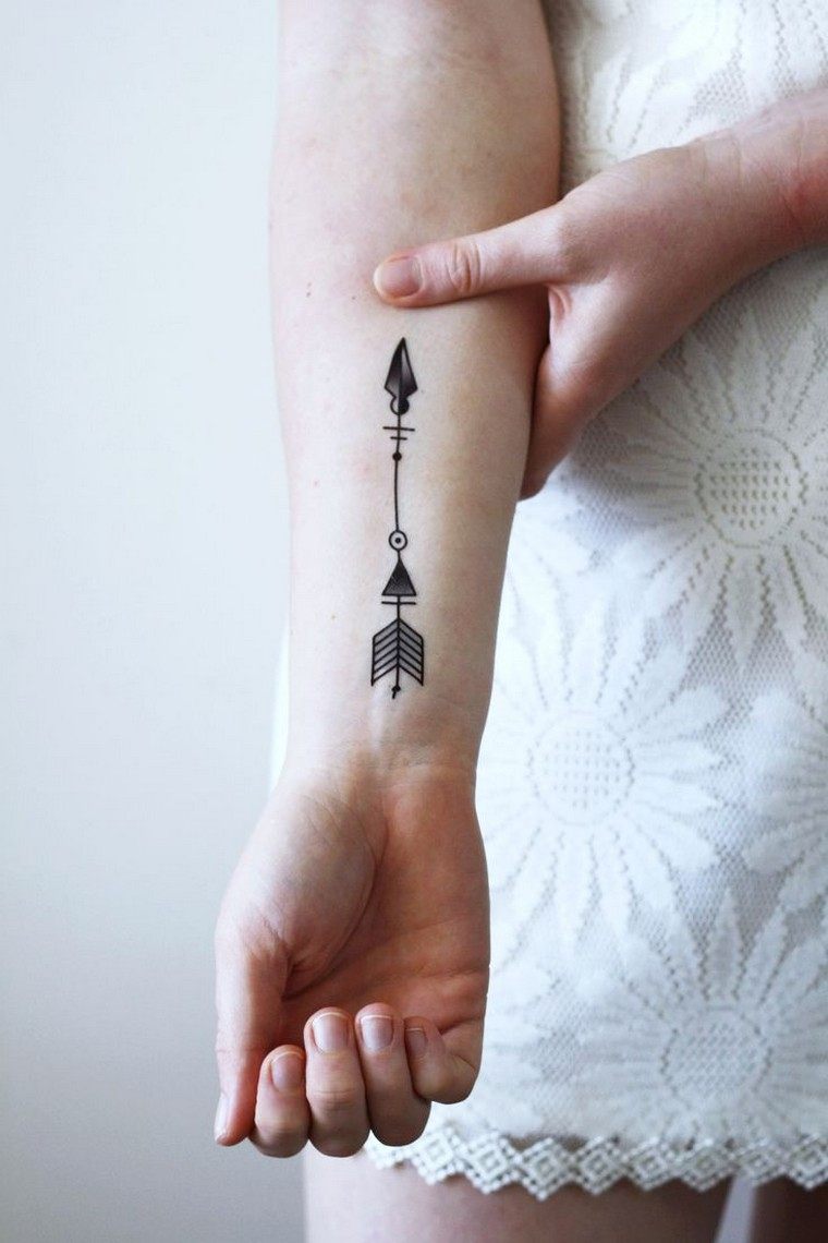 idee-tatouage-fleche-petit
