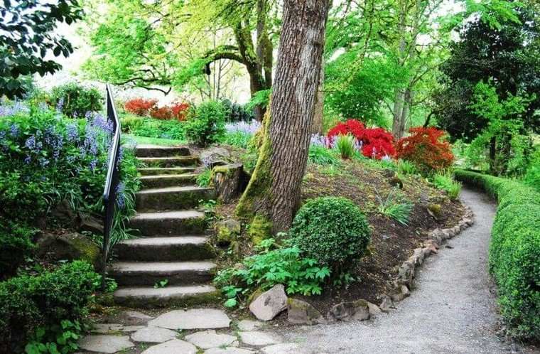 jardin-idee-escalier-pierre-design
