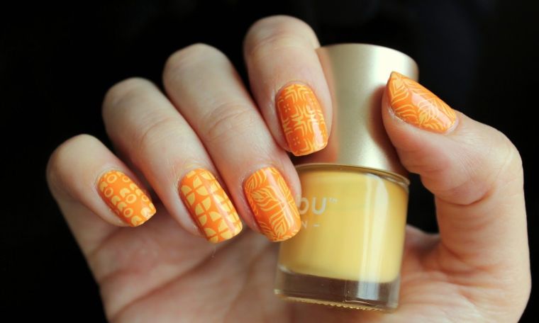 ongles-gel-motif-geometrique-couleur-vive-jaune-orange