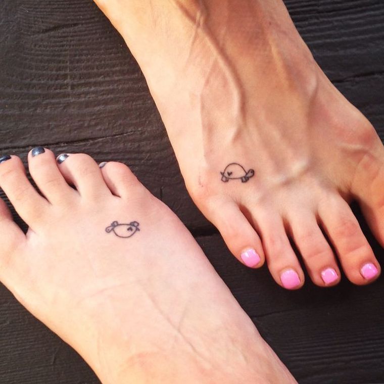 photo-tatouages-marins-tortue-petit-tattoo-pied