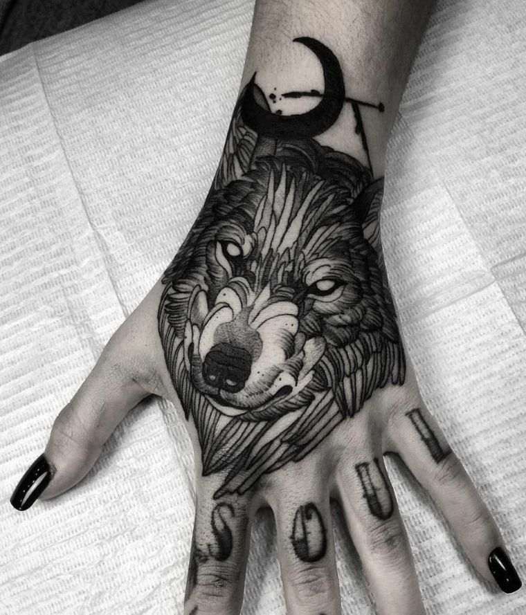tatouage loup noir-et-blanc-femme-idees