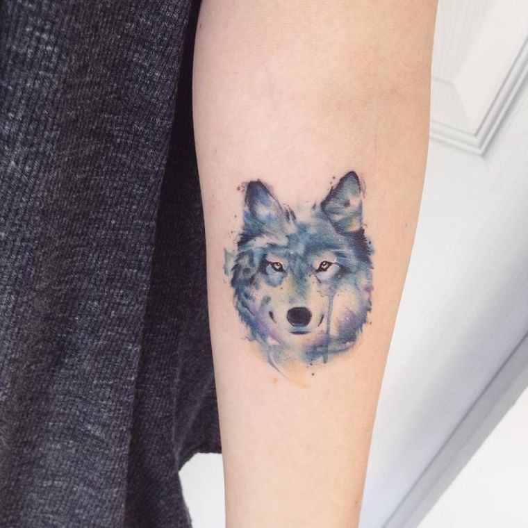 tatouage-minimaliste-tete-de-loup