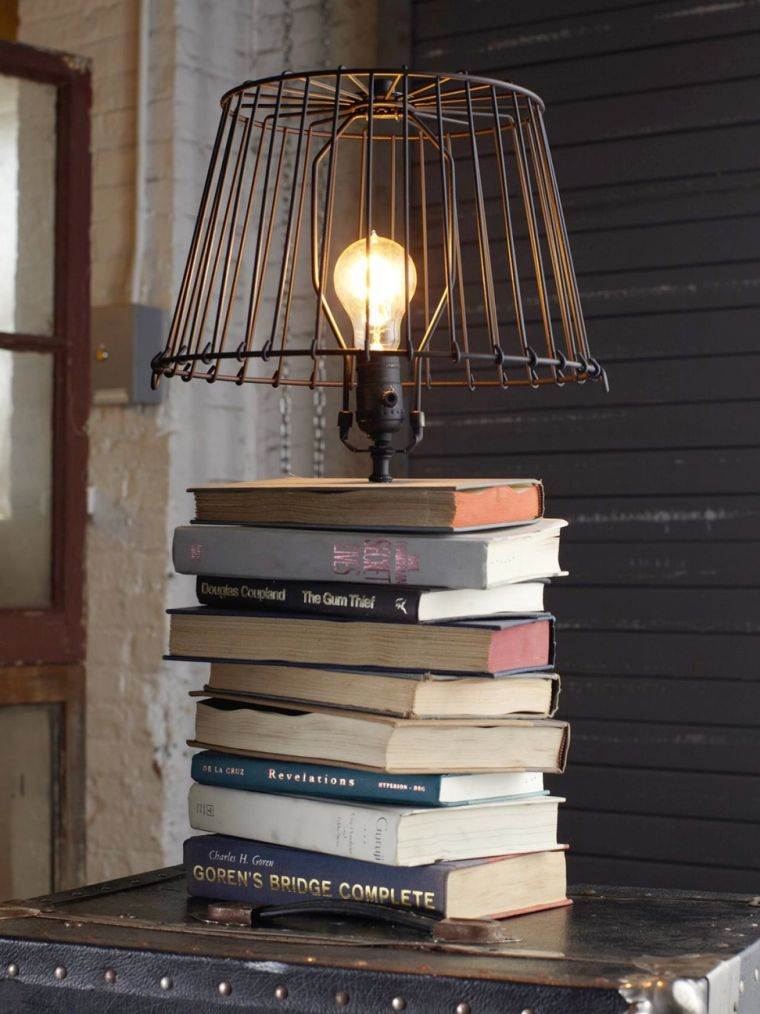 vieux-livres-deco-interieur-recycles-idee-diy-lampe-sur-pied