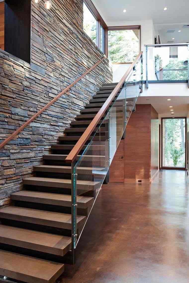 deco-escalier-design-mur-pierre-marches-bois