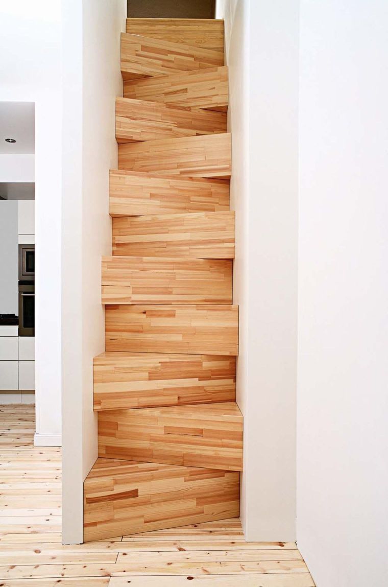 déco escalier original bois-petit-espace-peinture-blanche