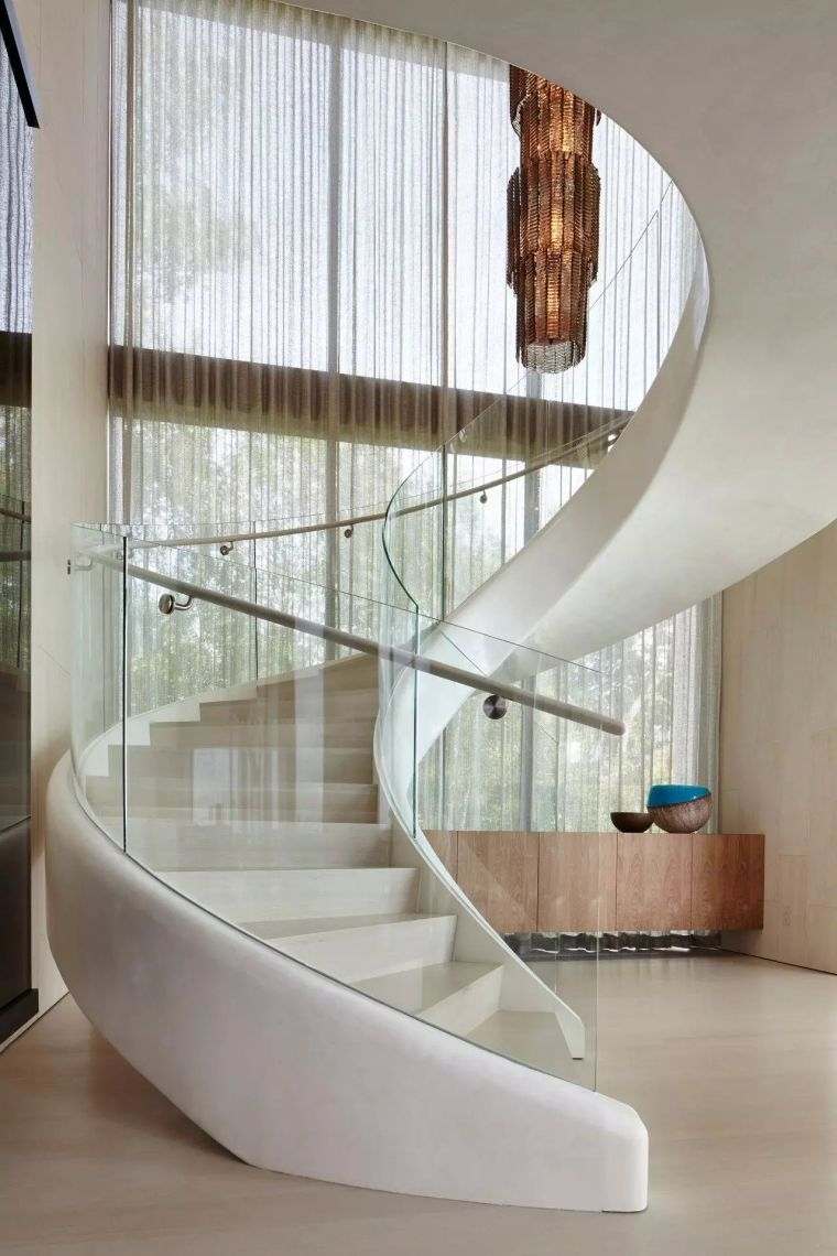 escalier-interieur-moderne-colimacon-couleur-blanche