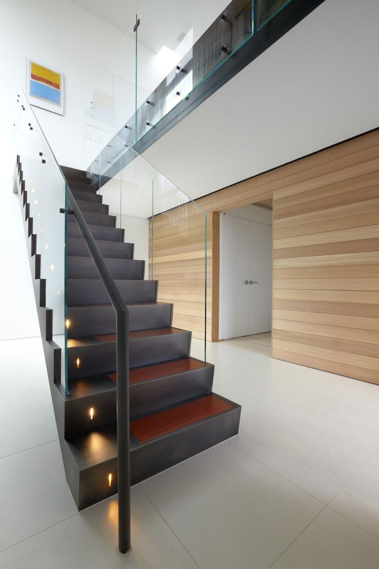 escalier-interieur-style-scandinave-design-moderne