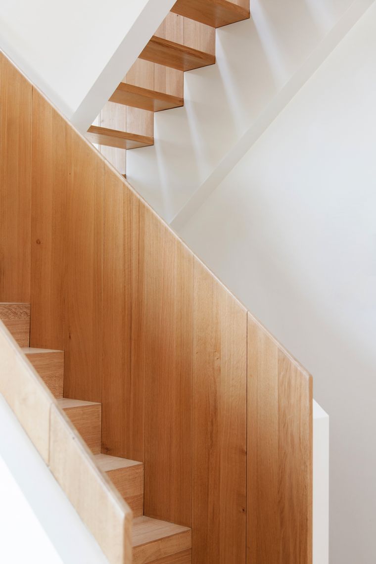 escalier-minimaliste-design-rampe-bois