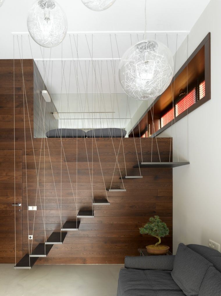 escalier-suspendu-design-moderne-mur-bois