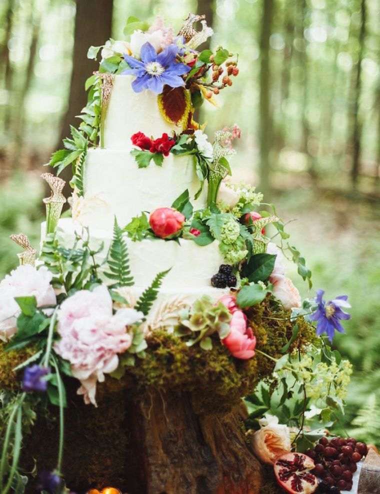 gateau-de-mariage-guirlande-florale-theme-nature