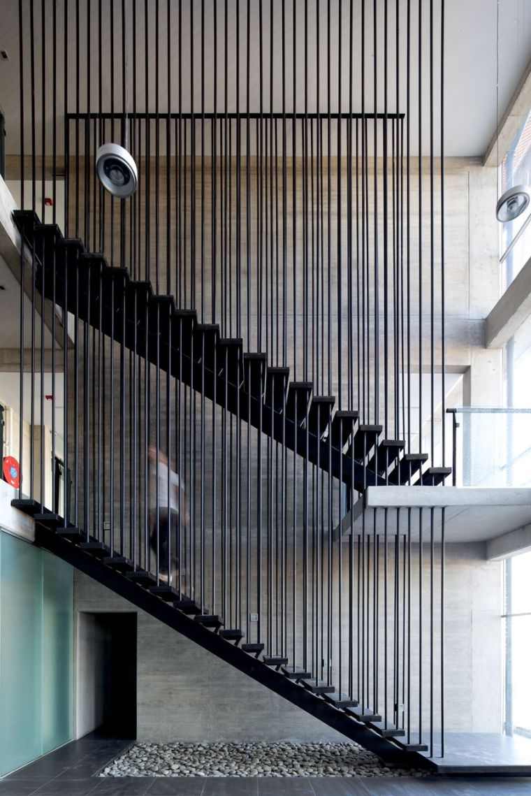 grand-escalier-moderne-interieur-deco-design-architecture