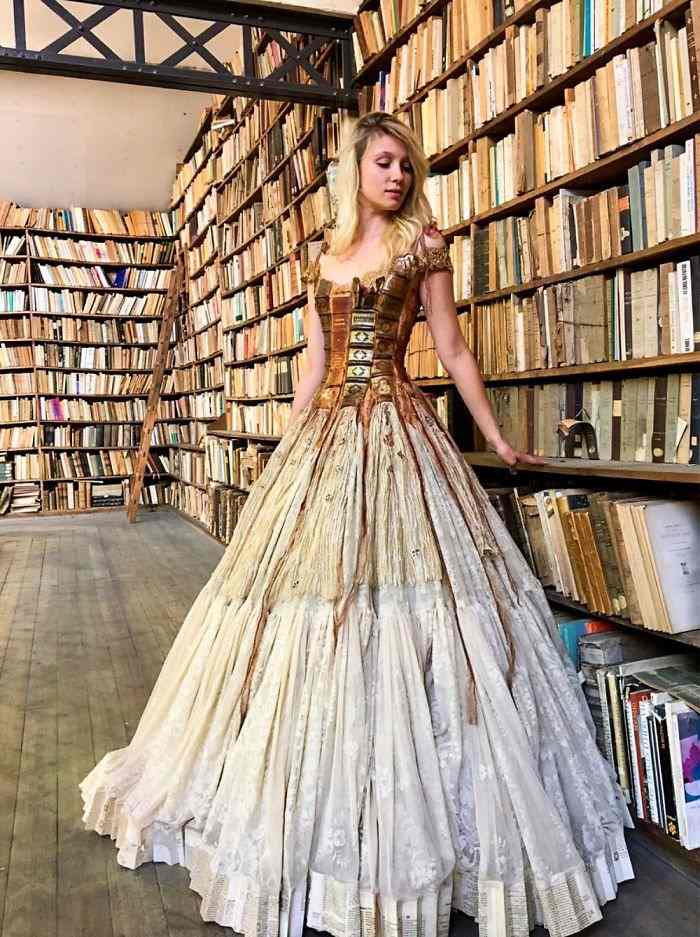 robe-originale-creatrice-sylvie-facon-arras-bibliotheque