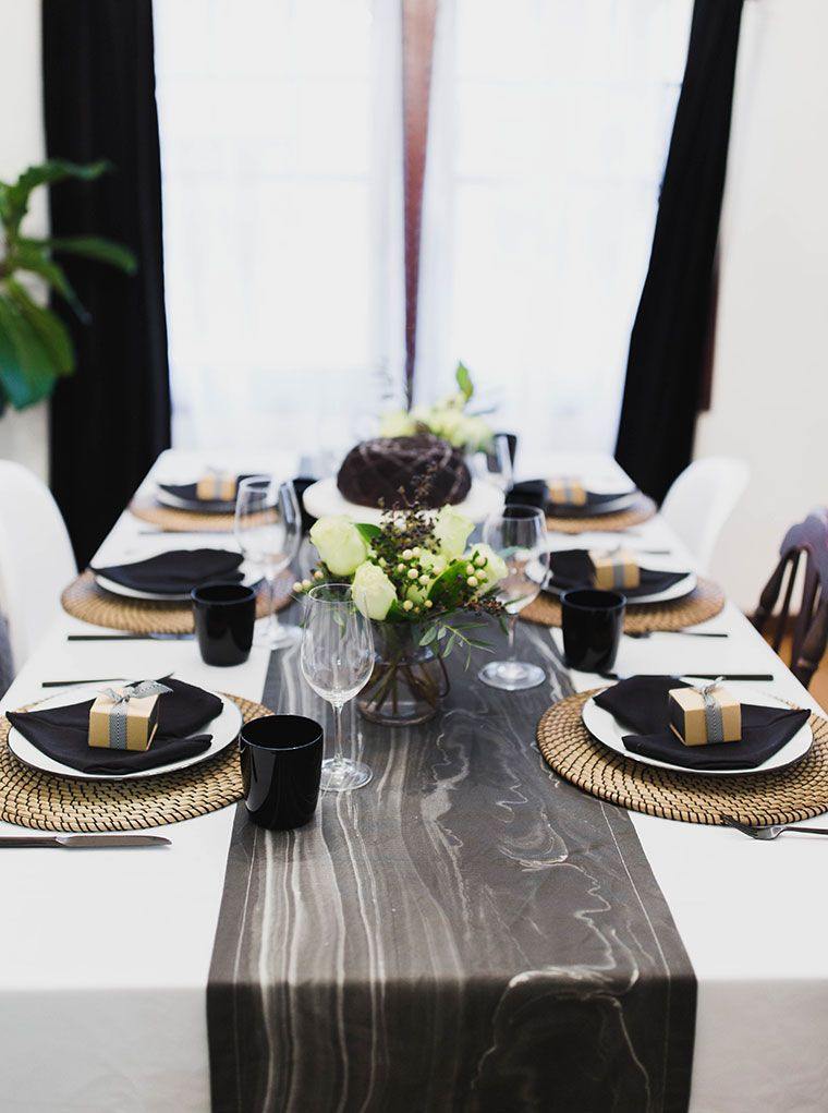 table-design-marbre-noir-et-blanc-salle-a-manger-moderne