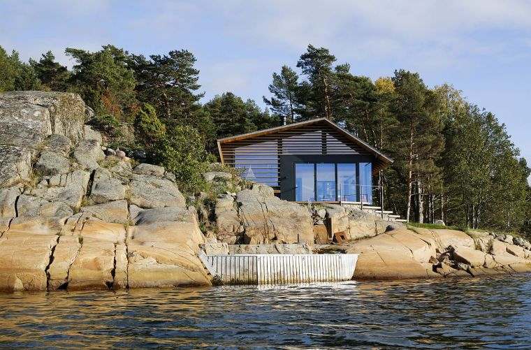 cabane-plage-bord-de-lac-roches-norvege