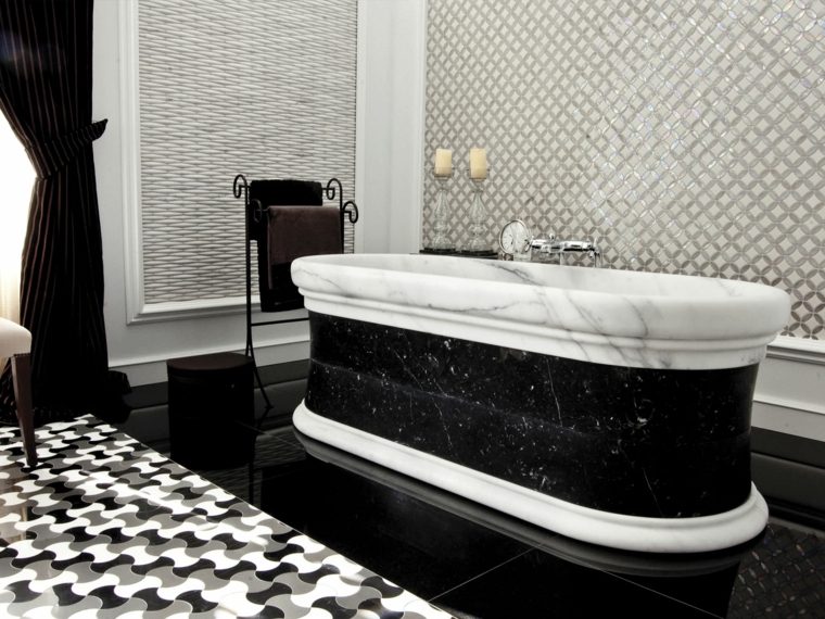 carrelage salle de bain noir et blanc luxe-baignoire-marbre