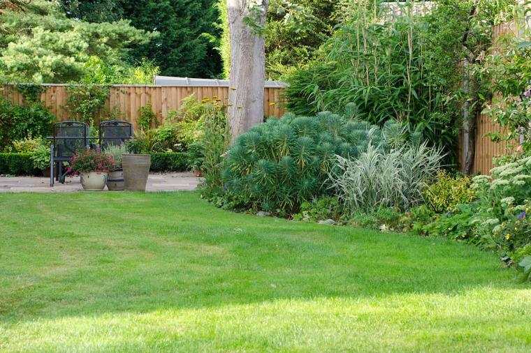 bordure jardin clos-exterieur-herbe-idee