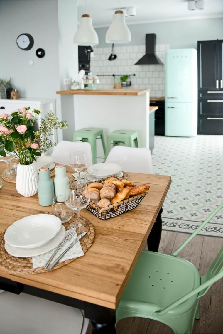 deco-vintage-cuisine-carrelage-metro-chaises-design-carreaux-style