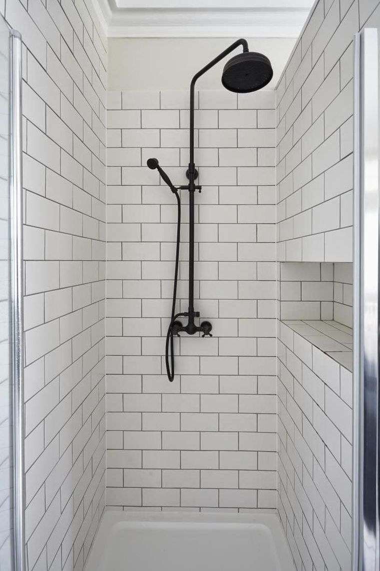 douche-noire-petite-salle-de-bain-douche-carrelage-metro