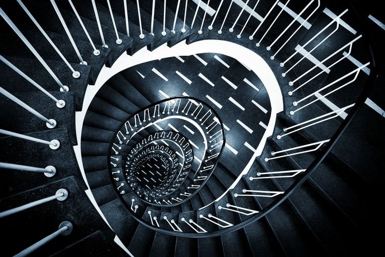 escalier en colimaçon design moderne architecture