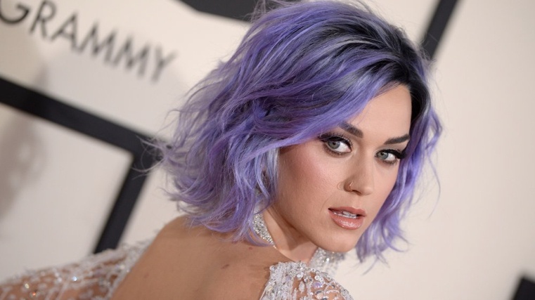 katy-perry-cheveux-choc-violet