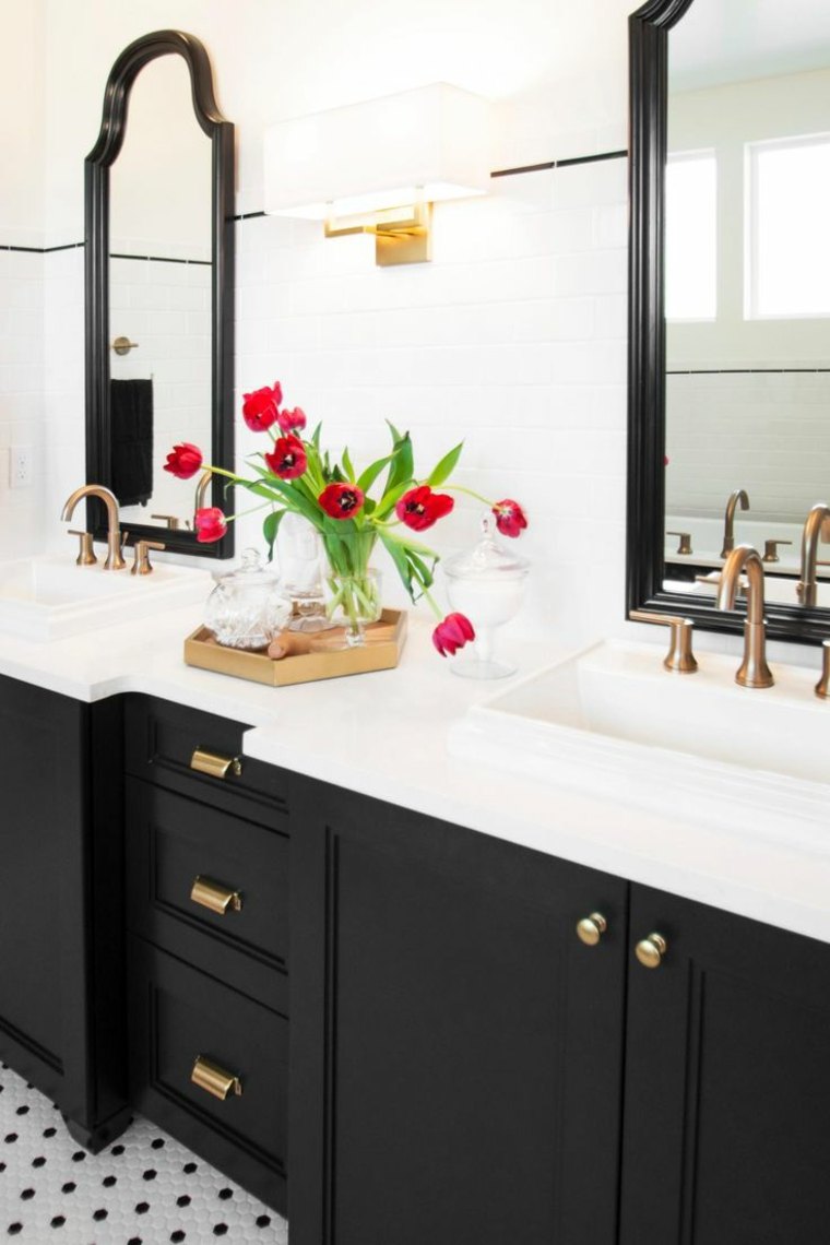meubles-salle-de-bain-noir-et-blanc-tulipes-rouges