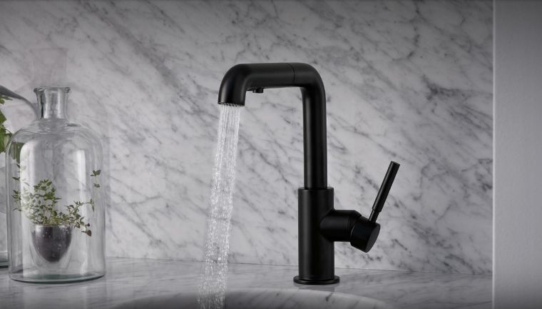 robinet noir salle-de-bain-marbre-deco