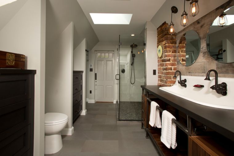 salle-de-bain-design-industriel-robinet-moderne-noir