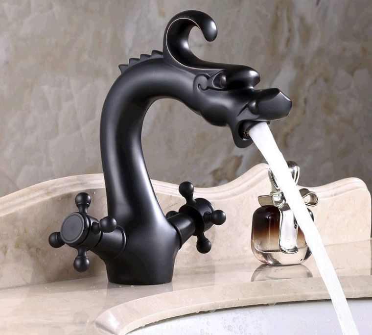 salle-de-bain-tendance-robinetterie-design-noir
