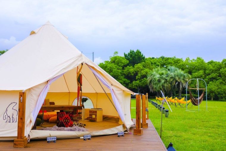 tente-luxe-camping-glamour-structure-bois