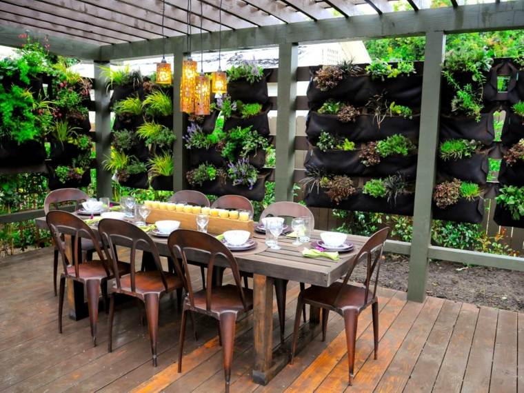 terrasse aménagée dejeuners-diners-sous-verdure