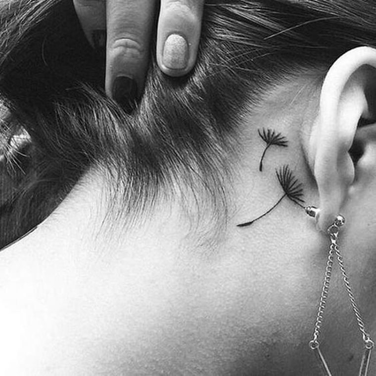 tatouage oreille graine volante