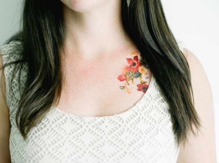 tatouage floral colore artistique
