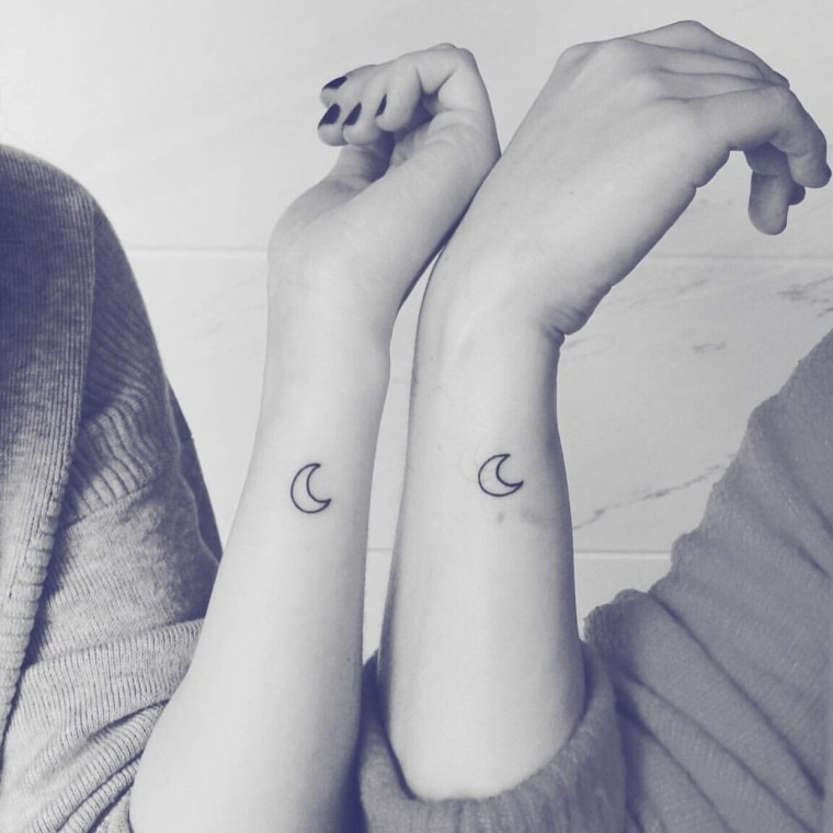 homme femme tatouage complementaire lune