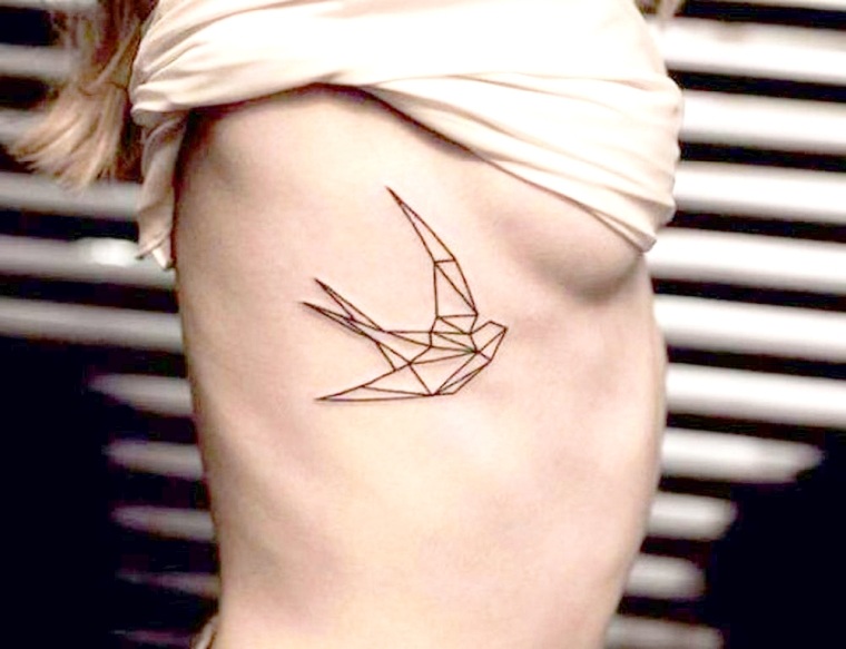 cage-thoracique oiseau tatouer sein