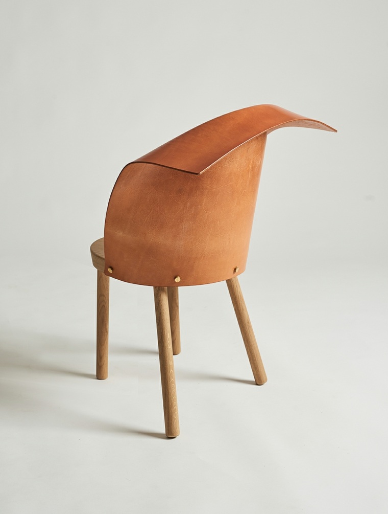 chaise en cuir clop-Jordi-Ribaudí-design-profil