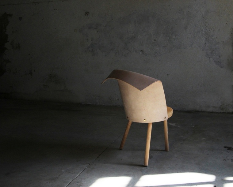 chaise en cuir clop-Jordi-Ribaudí-design-style