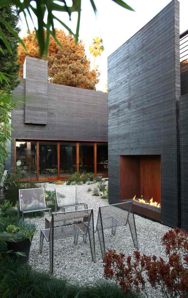 cheminee-moderne-pour-jardin-en-pierre