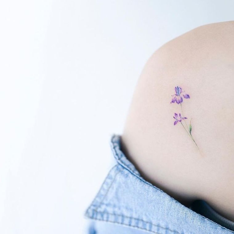 exemple-tatouage-femme-fleur